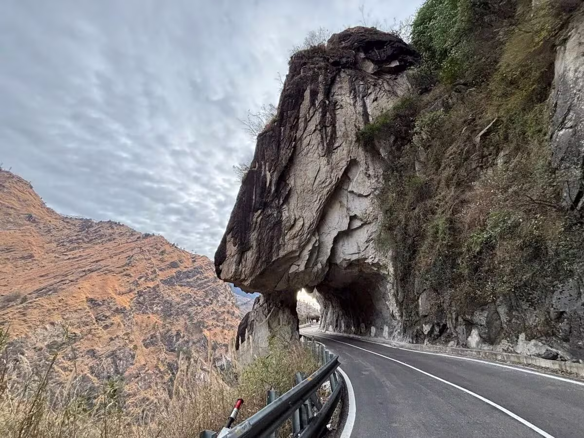 Rock Tunnel to Spiti