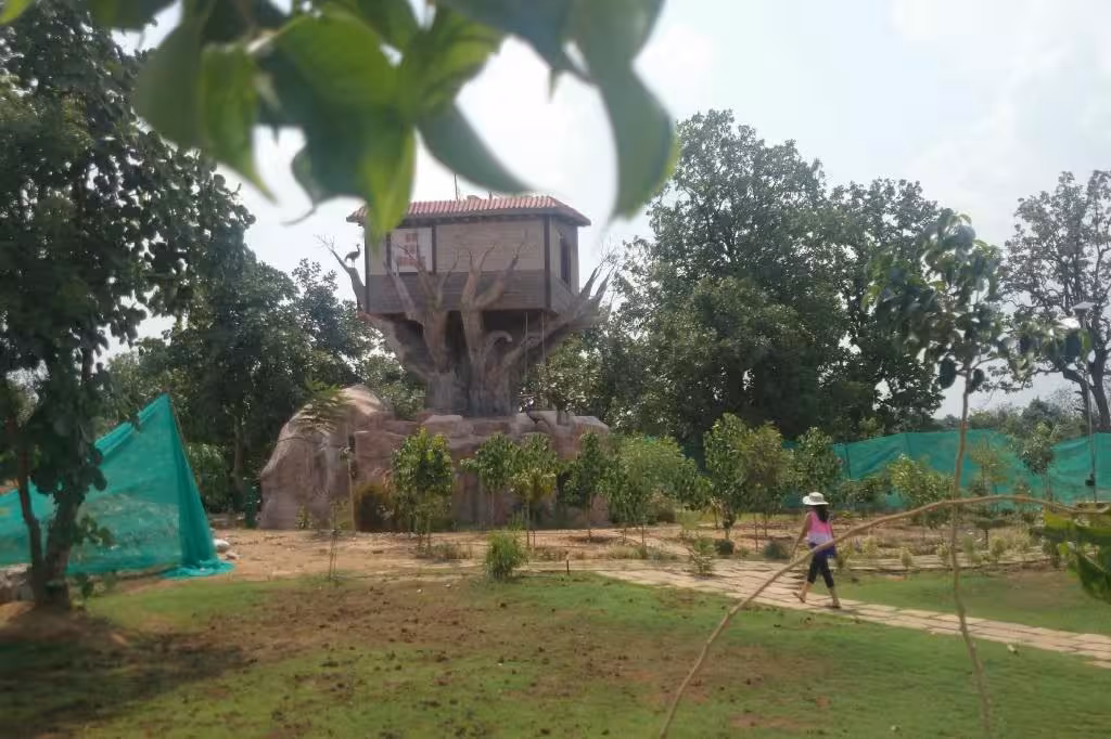 Tathastu Pench Tree Room