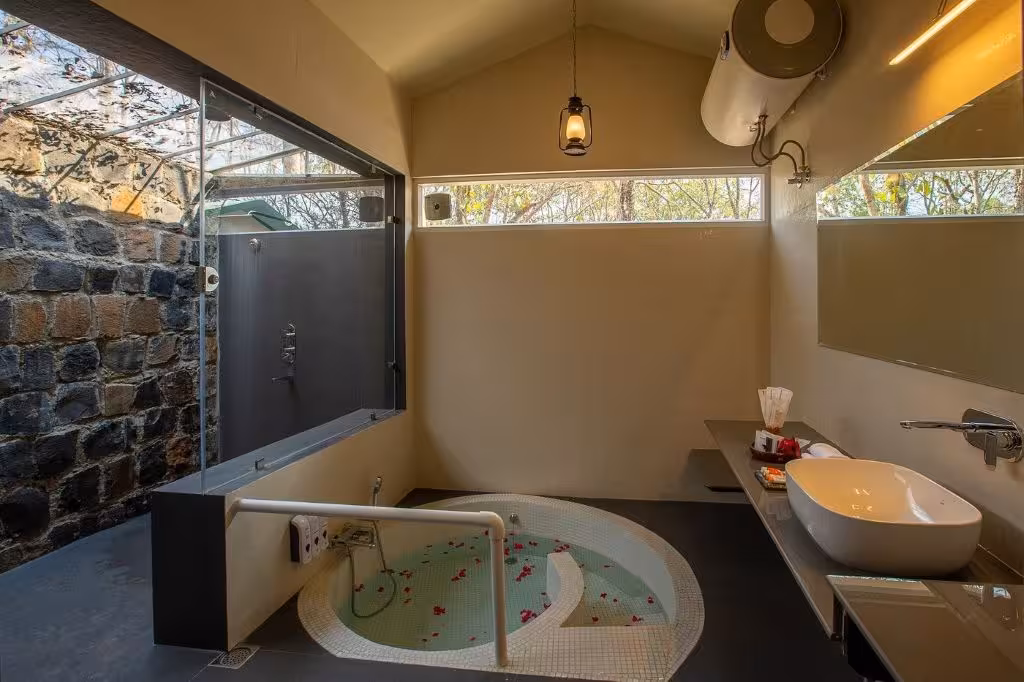River Wood Kanha Bathtub